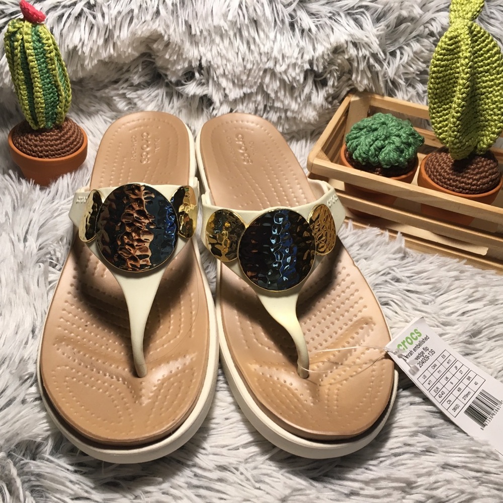 Crocs Sanrah Metallic Wedge Tong Sandals S 11